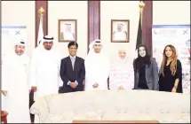  ??  ?? Faisal Al-Sharaji, Chairman, Union of Employees of Public Authority for Industries, Mrs Tahani Al-Qallaf, Chairman, Social and Cultural affairs of the Union, with officials from Shifa Al-Jazeera Medical Group and other
dignitarie­s of Union of...