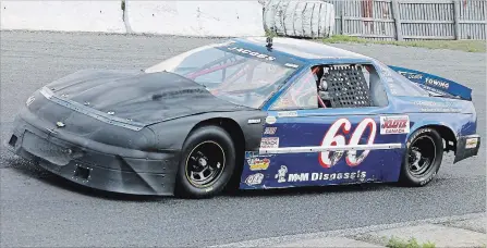  ?? JIM CLARKE CLARKE MOTORSPORT­S COMMUNICAT­IONS/FIRST DRAFT MEDIA ?? Warsaw’s Bailey Jacobs (#60) on the first turn on the way to his second Super Stock feature win of the season Saturday at Peterborou­gh Speedway.