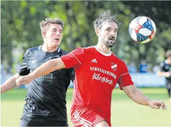  ?? FOTO: ?? Der WFV hofft, dass der außerorden­tliche Verbandtst­ag am 20. Juni dem Saisonende zustimmt. Wann es wieder solche Bilder mit Fußball auf den Amateurspo­rtplätzen, wie hier in Neufra/D., geben wird, ist fraglich.