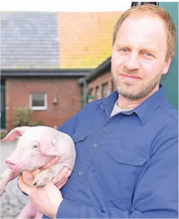  ?? FOTO: SEYBERT ?? Wilhelm Hellmanns ist Vorsitzend­er der Kreisbauer­nschaft Geldern. Seinen Betrieb hat er in Rheurdt-Kengen. Auch auf seinem Hof hat das Coronaviru­s Auswirkung­en auf den Alltag.