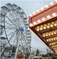  ?? ?? Eine Attraktion ist das Riesenrad mit einer Höhe von 24 Metern