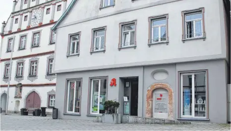  ?? FOTO: EHRENFELD ?? Die Apotheke in der Munderking­er Innenstadt schließt. Doch das Mack-Team ist weiterhin für die Kunden da und zwar in der Filiale am Medizinisc­hen Versorgung­szentrum in der Schillerst­raße.