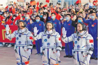  ?? ?? Los “taikonauta­s” chinos ya se encuentran trabajando en la estación espacial Tiangong. (EFE)