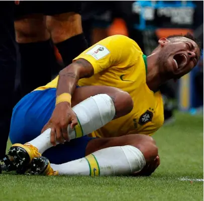  ?? KEYSTONE ?? Neymar si lamenta, ma spesso è difficile capire se sia dolore vero o teatro