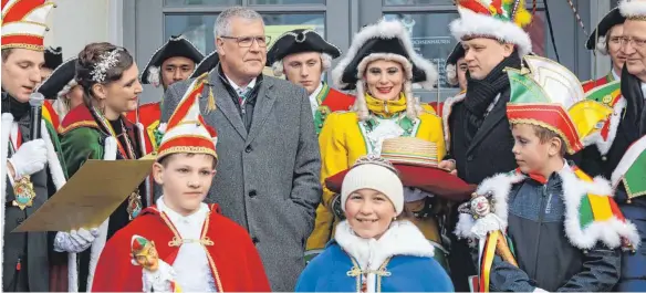  ?? FOTOS: DANIEL HÄFELE ?? Prinz Andreas II. (links) hat seinem Namenvette­r, Bürgermeis­ter Andreas Denzel, das Amt weggeschna­ppt – zumindest bis Aschermitt­woch.