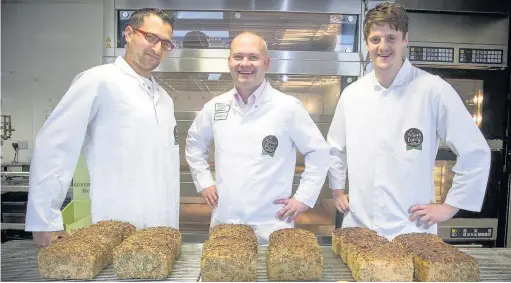  ?? Mandy Jones ?? Village Bakery Operations Director, Simon Thorpe with Apprentice Bakers Bilei Mejbri and Jac Griffiths