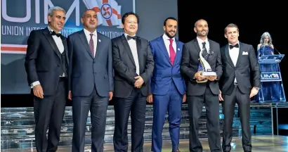  ??  ?? Dr. Sheikh Sultan bin Khalifa Al Nahyan along with Shaun Torrente, Thani Al Qemzi and Erik Stark during the awards ceremony.