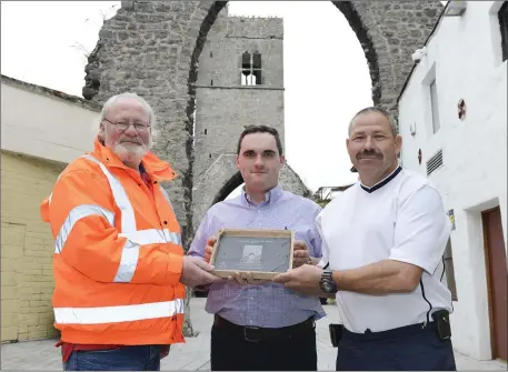  ??  ?? Kevin Callan Chairman Tidy Towns presenting John Bannon and Eugene Branigan with their Award