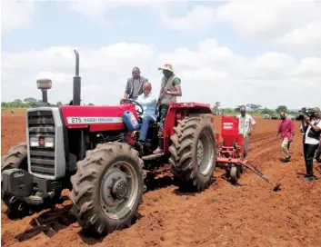  ?? JOÃO SALVO| EDIÇÕES NOVEMBRO ?? Um outro projecto co-financiado pelo FIDA integra 60 mil agricultor­es na Huíla e Cuanza-Sul