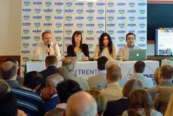  ??  ?? Consiglier­i Nella foto a sinistra Maurizio Fugatti, segretario della Lega Nord del Trentino. In alto Marino Simoni, capogruppo di Progetto Trentino, e subito sotto Rodolfo Borga, alla guida di Civica Trentina. Qui sopra Claudio Cia durante il suo...