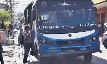  ?? ?? Ley. Comisión de obras públicas dictaminó nueva ley de transporte sin discutir el contenido de esta.