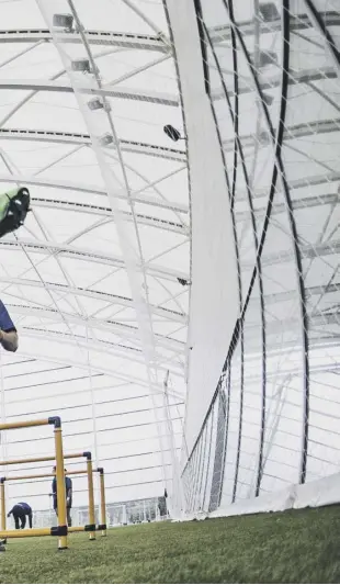  ??  ?? 2 Tommy Seymour intraining atthe Oriam in Edinburgh yesterday. The winger is one of seven Glasgow players who will make up the entire backline against Samoa at Murrayfiel­d tomorrow.