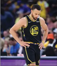  ?? ANDY LYONS/GETTY IMAGES ?? The Warriors' Stephen Curry on the court against the Memphis Grizzlies on Wednesday in Memphis, Tenn.