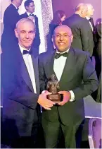  ??  ?? NDB Director/ceo Dimantha Seneviratn­e with The Banker Magazine Editor Brian Caplen after receiving ‘Bank of the Year’ award