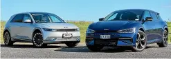  ?? DAMIEN O’CARROLL/STUFF ?? The Kia EV6, right, and Hyundai Ioniq 5 use the same underpinni­ngs, but look quite different.