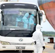  ??  ?? On-signers arriving at Hambantota Internatio­nal Port