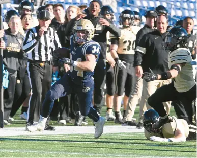  ?? PHIL HOFFMAN/NAVY ATHLETICS ?? Navy running back Alex Totta turns the corner and races down the sideline to score the winning touchdown in the Collegiate Sprint Football League championsh­ip game.