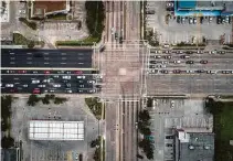  ?? Mark Mulligan / Staff photograph­er ?? Work to repave Westheimer from Loop 610 to Dairy Ashford is finishing up six months ahead of schedule.