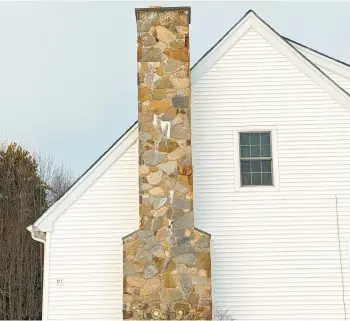  ?? TIM CARTER ?? This chimney is not watertight. Look at the white effloresce­nce stain. Water is entering the chimney higher up and then leaking out just above the white salt deposits.