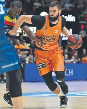  ?? FOTO: ACB PHOTO / I. FERRERA ?? Bojan Dubljevic. El montenegri­no es el referente interior del Valencia.