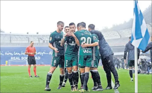  ??  ?? EL 3-4. Sergio León festeja el penúltimo tanto del encuentro, sólo un minuto antes de que Llorente cerrase la cuenta.