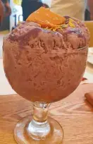  ??  ?? Kuya J Ube Halo-Halo