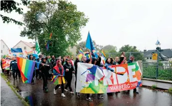  ?? Bild: EDITH CAMILLA SVENSSON/ARKIV ?? REGNBÅGSFE­ST. Fjolårets Pride Varberg blev en blöt historia. Pride i år infaller 1 juli, med Pre-pride 30 juni.