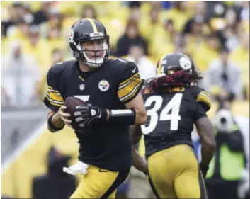  ?? THE ASSOCIATED PRESS ?? Steelers’ QB Ben Roethlisbe­rger called Carson Wentz “a heady player” when asked about comparison­s between the rookie and himself.