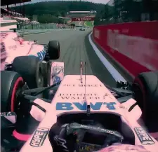  ??  ?? Le scintille tra Perez e Ocon, compagni di squadra, a Spa nel 2017