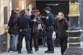  ?? KARL MONDON — BAY AREA NEWS GROUP ?? Police detain a suspect on Powell Street near the Tenderloin neighborho­od of San Francisco on Dec. 17.