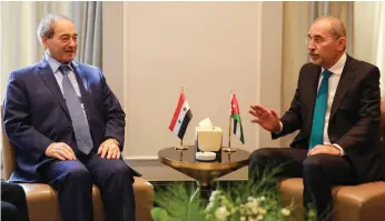  ?? AFP ?? Jordanian Foreign Minister Ayman Safadi, right, with Syrian Foreign Minister Faisal Mekdad in Amman yesterday before a regional meeting to discuss ending the isolation of Damascus