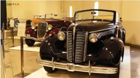  ??  ?? Franschhoe­ks bilmuseum har en unik samling av restaurera­de veteranbil­ar, från slutet av 1800-talet till nutid. Här en Buick Special från 1934.