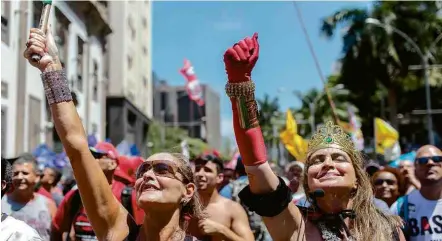  ?? Ricardo Borges - 12.dez.16/Folhapress ?? Protesto de servidores em frente à Assembleia do Rio em dezembro, quando os deputados rejeitaram pacote de ajuste