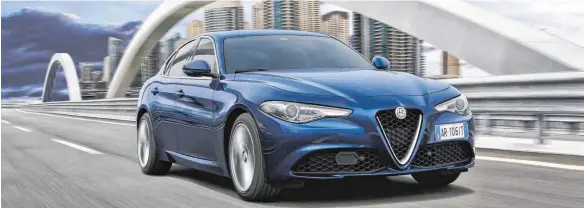  ?? FOTO: FCA ?? Markantes Gesicht: Mit der neuen Giulia will Alfa Romeo im Segment der sportliche­n Mittelklas­se-Limousinen reüssieren.