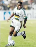  ?? Picture: Gallo Images ?? Former midfielder Makhosi Luthuli in action for Banyana Banyana in November 2000.