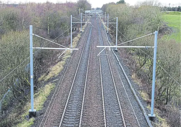  ?? ?? Work to pave the way for electrific­ation that would have closed the line between Edinburgh and the Forth Bridge for eight days has been postponed