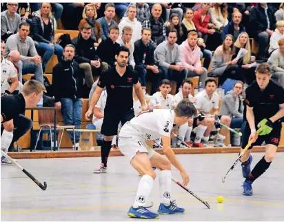  ?? FOTO: WOITSCHÜTZ­KE ?? Erstliga-hockey soll es in Neuss auch im Winter geben – wegen der Corona-pandemie allerdings nicht in einer proppenvol­len Stadionhal­le.