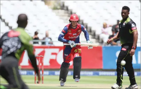  ?? Picture: BACKPAGEPI­X ?? SNEAK ONE: Rassie van der Dussen of the Lions steals a quick single during the match against the Warriors at Newlands yesterday.