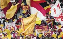  ?? ANSA ?? I tifosi della Roma già nel cuore di Dan