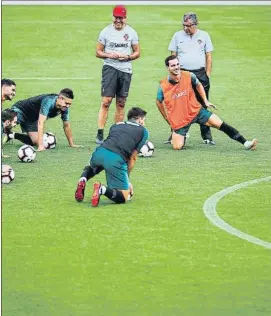  ?? FOTO: EFE ?? Fernando Santos, selecciona­dor de Portugal, afronta un duro amistoso sin CR7