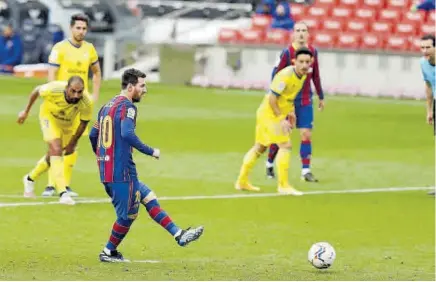  ?? VALENTÍ ENRICH ?? Leo Messi logró su gol número 16 y empata en la cabeza del Pichichi con Luis Suárez
//