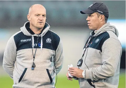 ??  ?? TALL ORDER: Gregor Townsend, left, and Matt Taylor talk shop ahead of the Test against New Zealand on Saturday