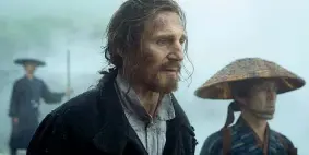  ??  ?? Missionari­o Liam Neeson (64 anni) in «Silence» di Martin Scorsese, in cui interpreta padre Ferreira, un gesuita costretto con la tortura dai giapponesi ad abiurare