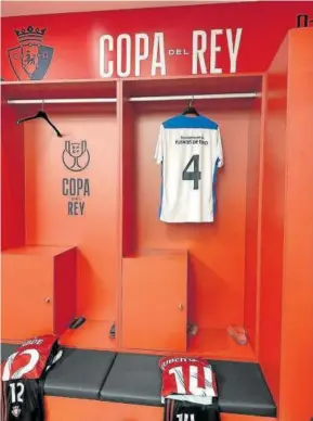  ?? Foto: Osasuna ?? La camiseta de Luismi, en el vestuario de Osasuna.