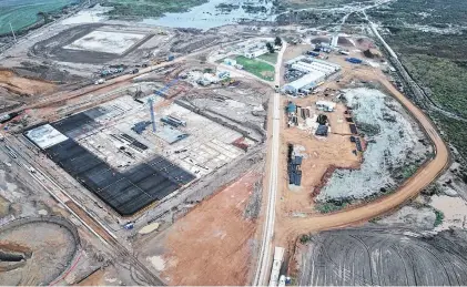  ??  ?? La planta depuradora cloacal Primera Cuenca permitirá disminuir las descargas de contaminan­tes al mar.