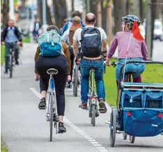  ?? Foto: Lino Mirgeler/dpa ?? Radfahrer im Alltag hat der Landkreis jetzt im künftigen Radverkehr­skonzept im Auge.