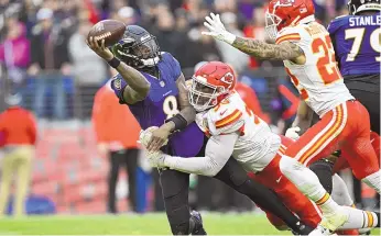  ?? TERRANCE WILLIAMS / ASSOCIATED PRESS ?? Kansas City Chiefs defensive tackle Chris Jones, middle, pressures Baltimore Ravens quarterbac­k Lamar Jackson during the AFC Championsh­ip game in January.