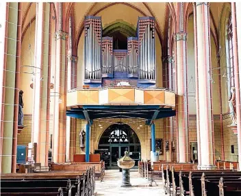  ?? FOTO: GT ?? In der St. Jakobus-Pfarrkirch­e steht die größte von 15 Orgeln in Jüchener Pfarrkirch­en. Kirchenmus­iker Wilhelm Junker plant im „Jahr der Orgel“eine Rundreise mit Klangbeisp­ielen.