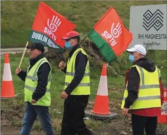  ??  ?? SIPTU members on the picket line at Premier