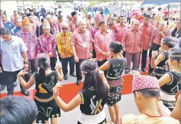  ??  ?? A traditiona­l dance performanc­e welcomes Abang Johari (front centre) and Awang Tengah (front left) upon their arrival.